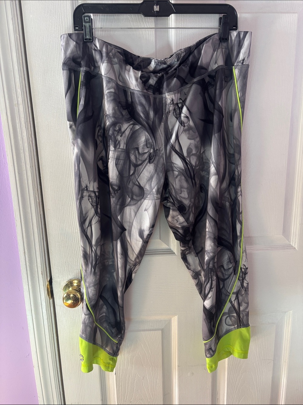Avia Gray Smoke-Print Capris with Subtle Black Accents